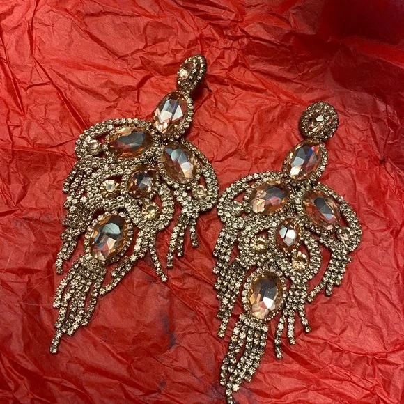 Elegant Gold Statement Earrings - Picture 4 of 4